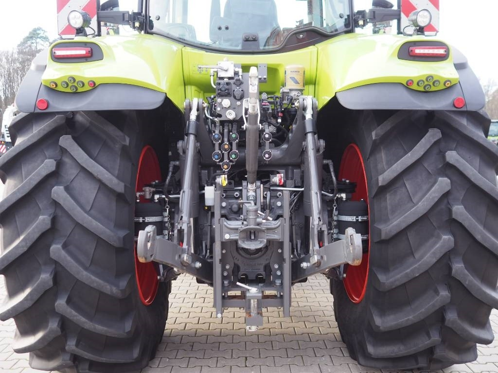 Farm tractor Claas Axion 850 CEBIS