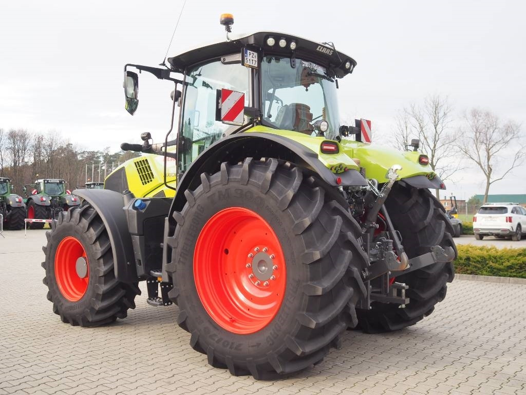 Farm tractor Claas Axion 850 CEBIS