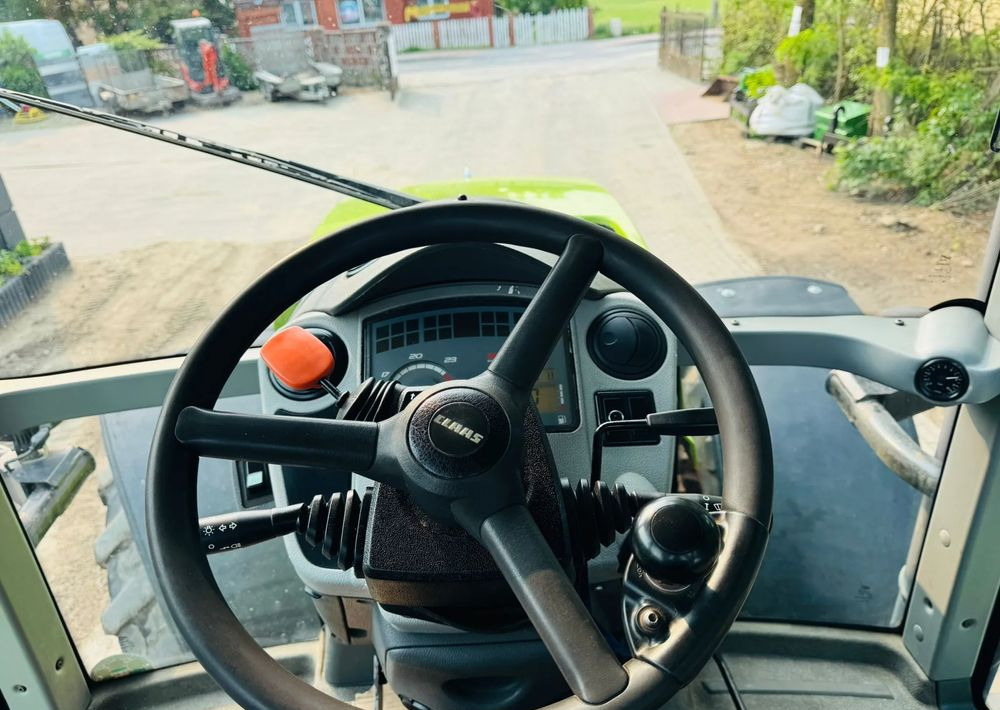 Farm tractor Claas Axion 850 CEBIS