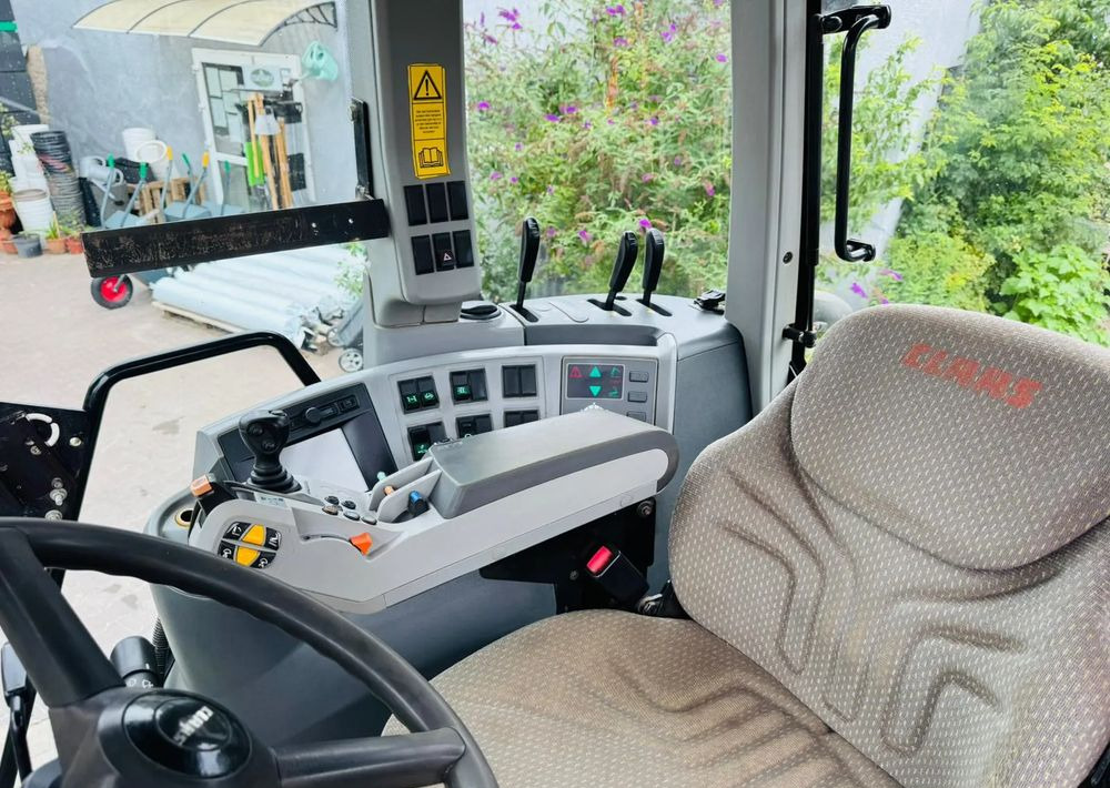 Farm tractor Claas Axion 850 CEBIS LE MANS