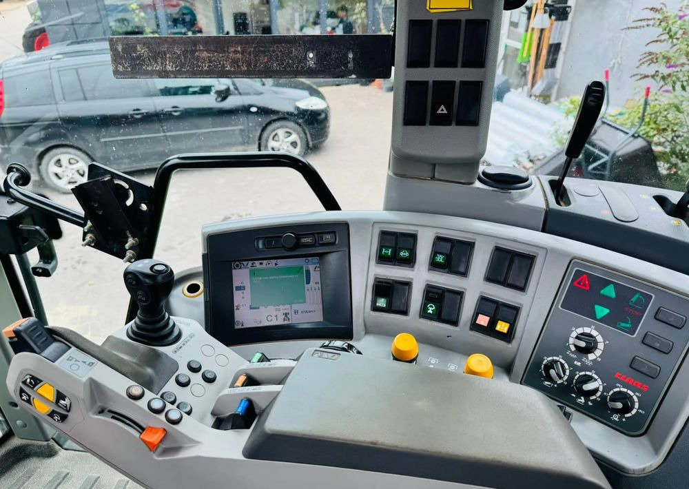 Farm tractor Claas Axion 850 CEBIS LE MANS