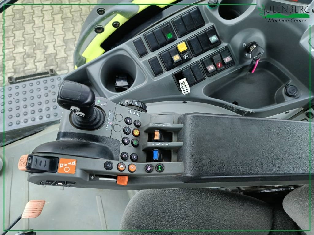 Farm tractor Claas Axion 850 CIS