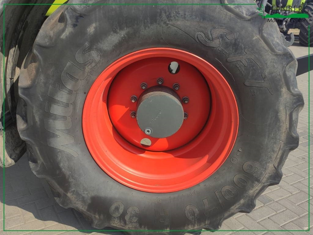 Farm tractor Claas Axion 850 CIS+