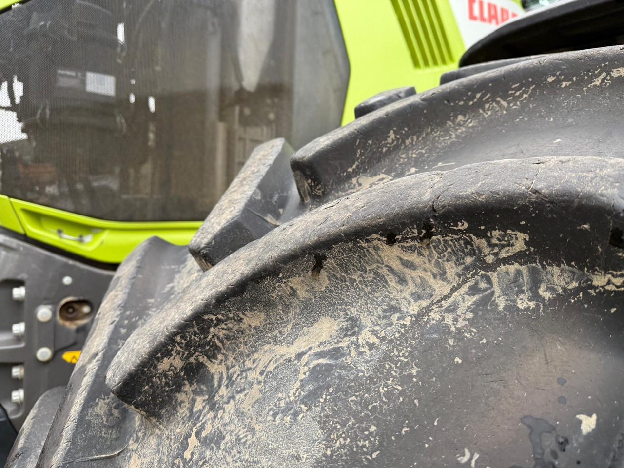 Farm tractor Claas Axion 850 C-Matic