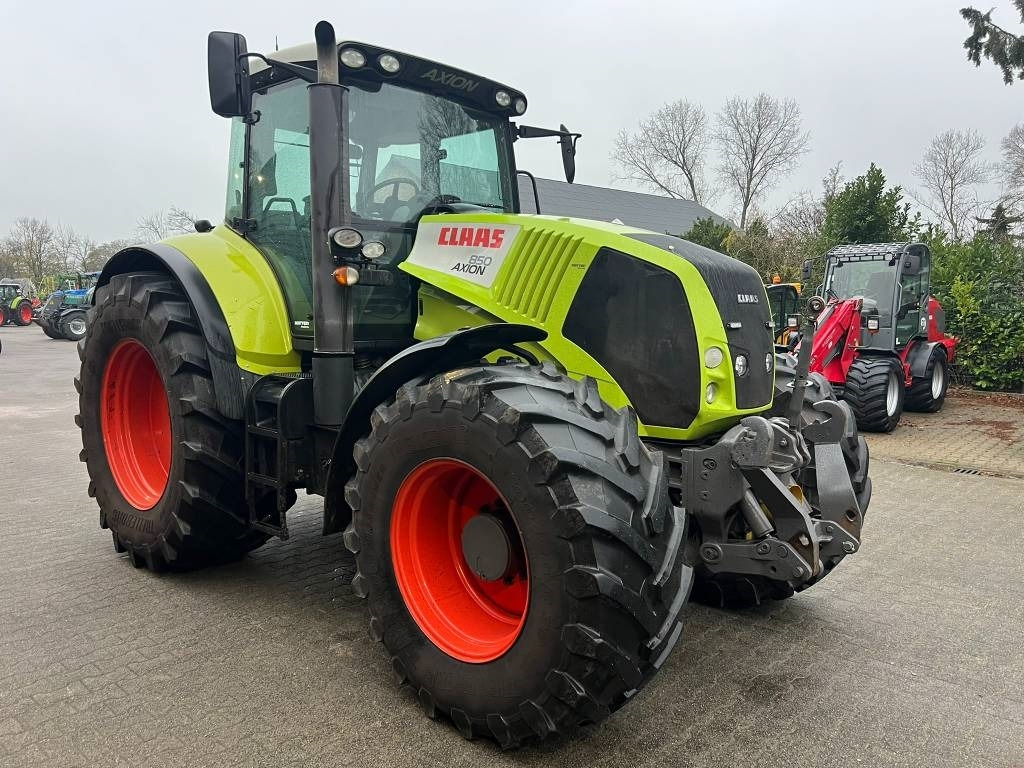 Farm tractor Claas Axion 850 Cebis