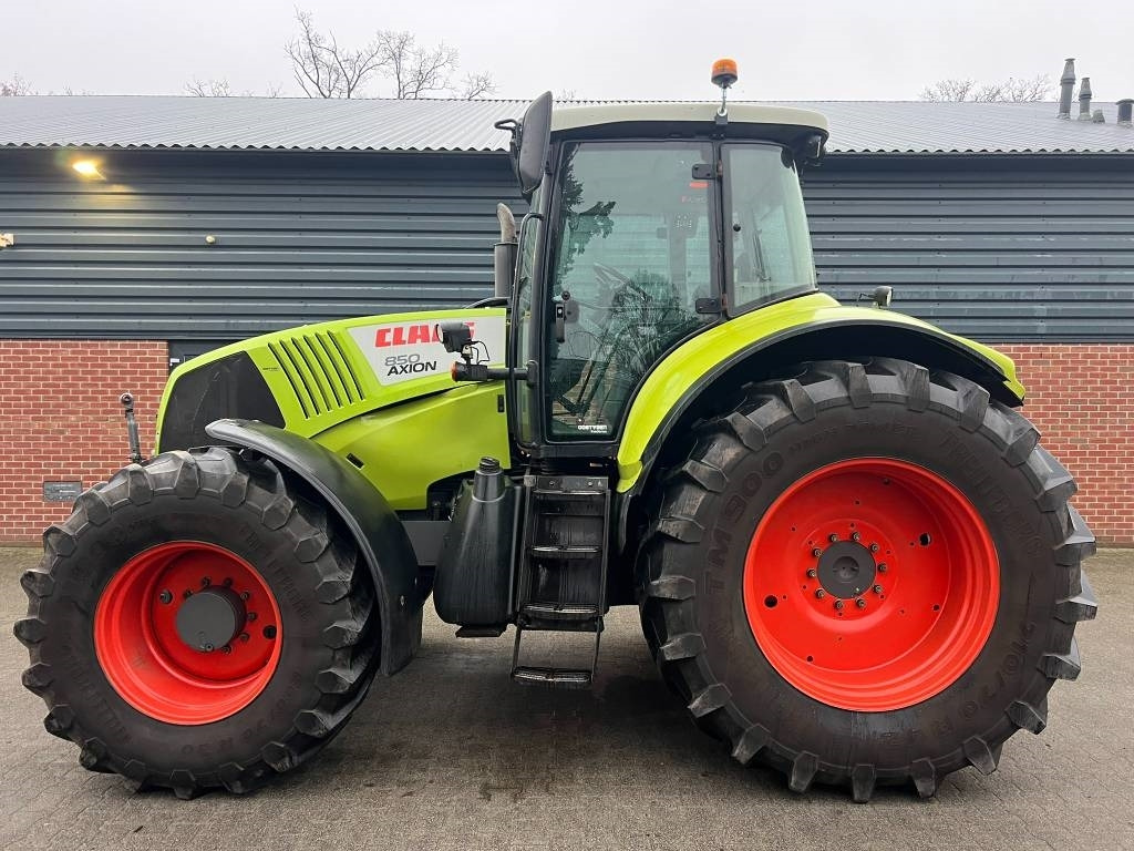 Farm tractor Claas Axion 850 Cebis