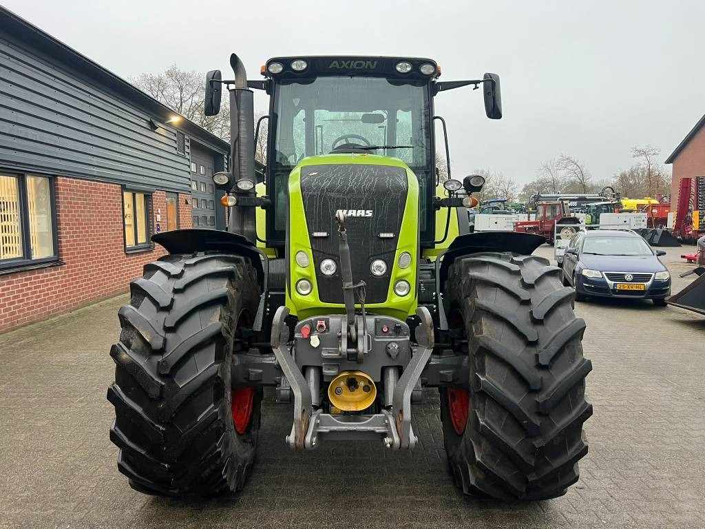 Farm tractor Claas Axion 850 Cebis