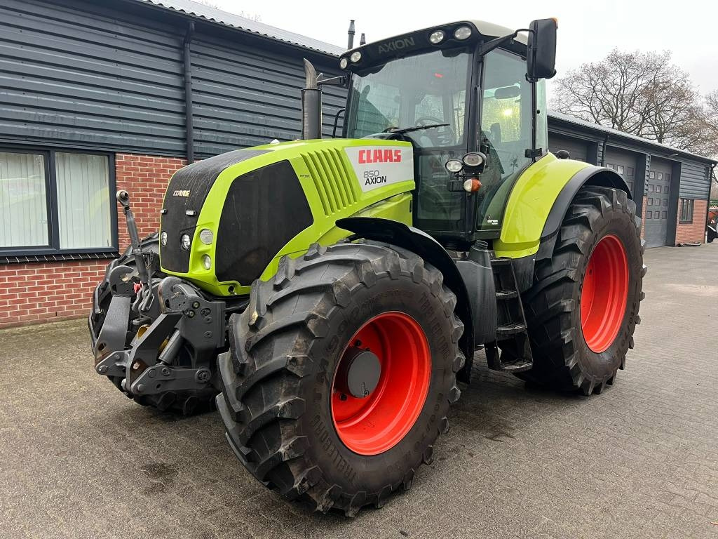 Farm tractor Claas Axion 850 Cebis