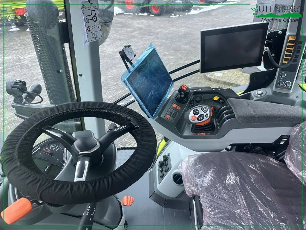 Farm tractor Claas Axion 850 Cmatic