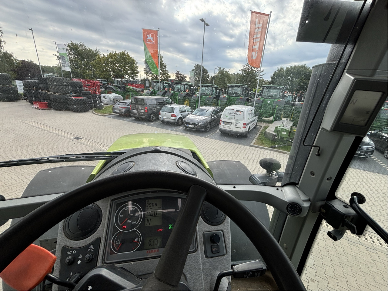 Farm tractor Claas Axion 850 Hexa-Shift