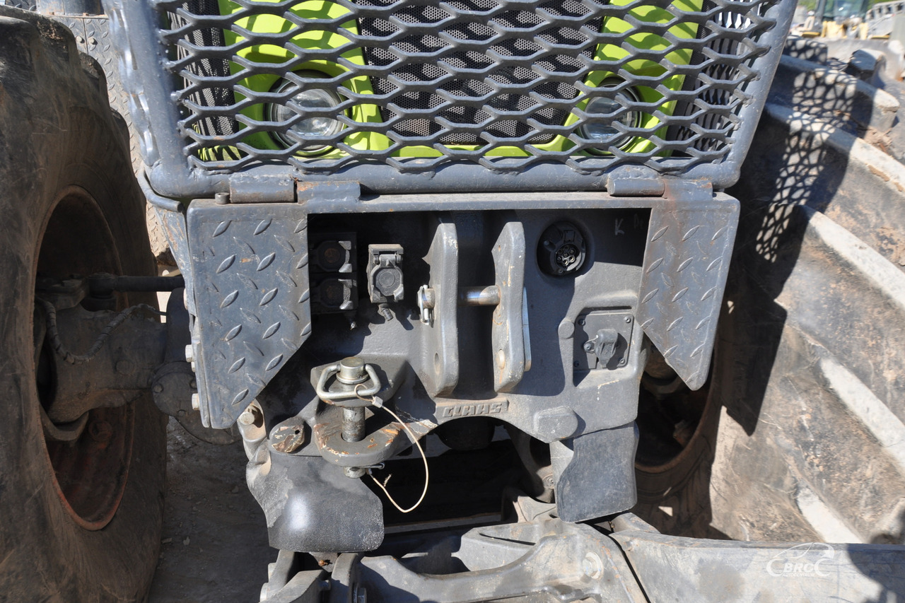 Farm tractor Claas Axion 870