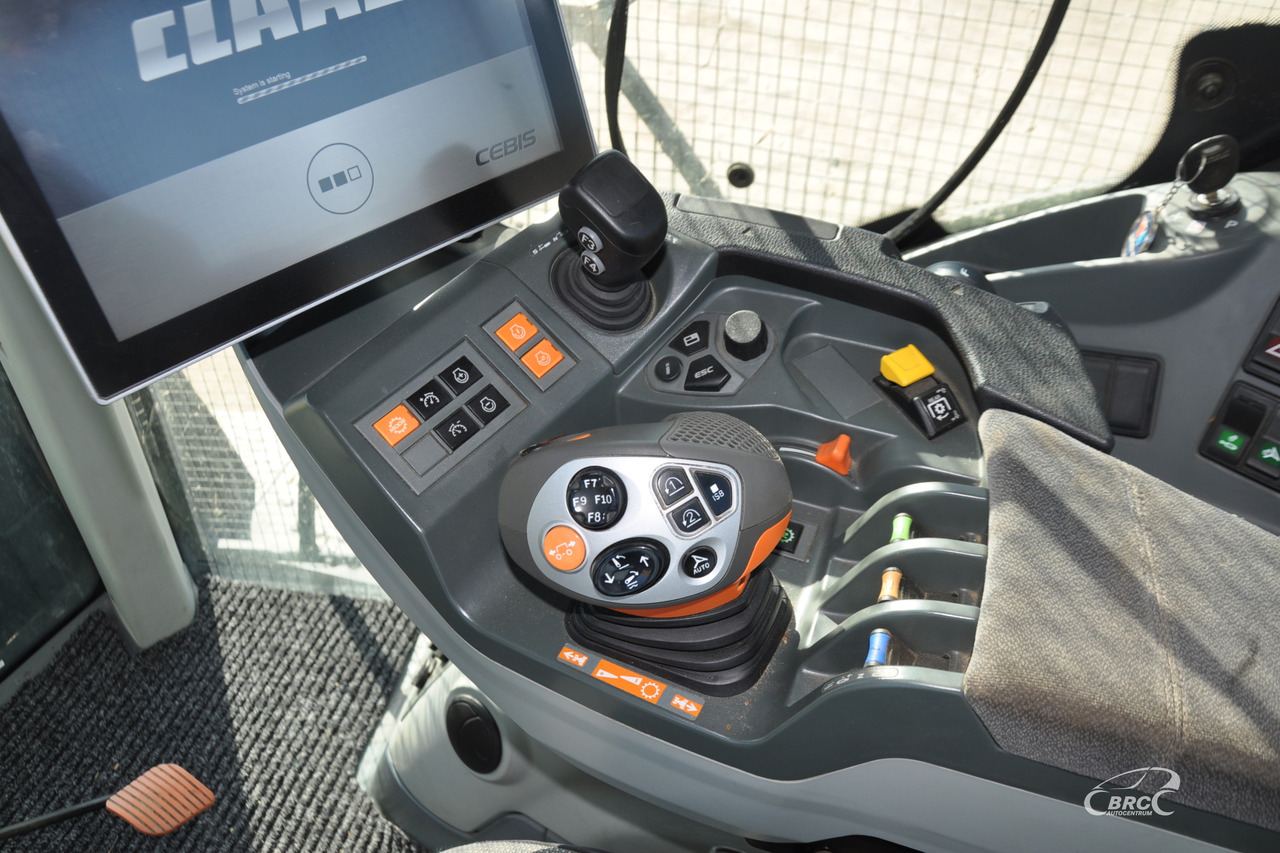 Farm tractor Claas Axion 870