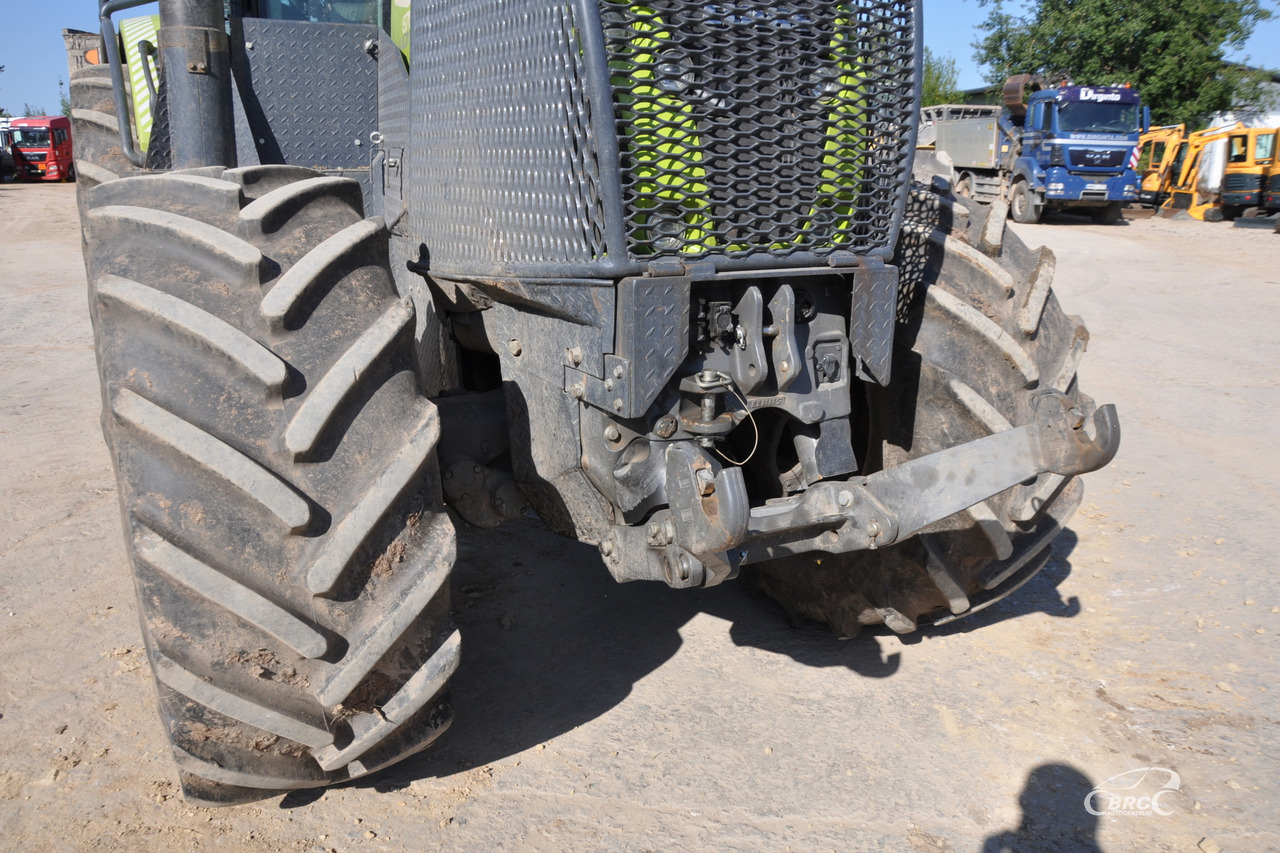 Farm tractor Claas Axion 870