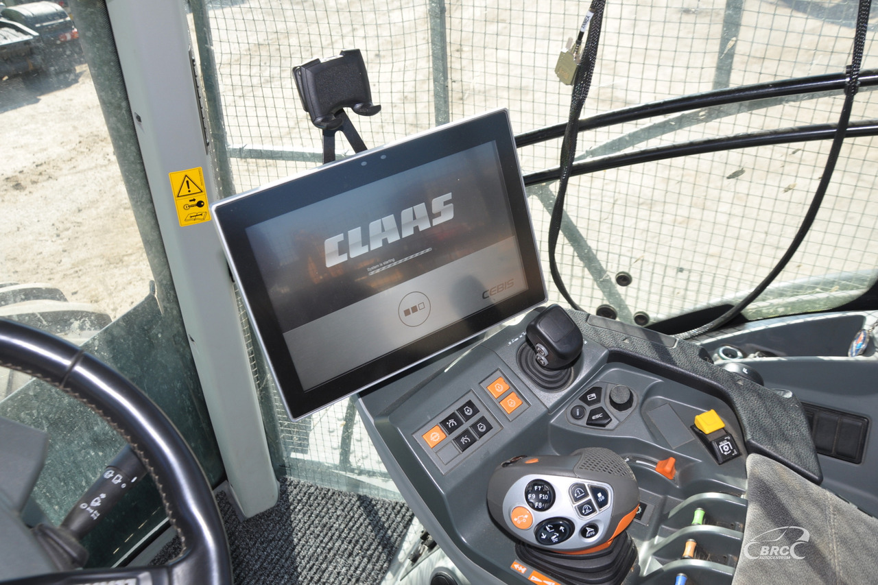 Farm tractor Claas Axion 870