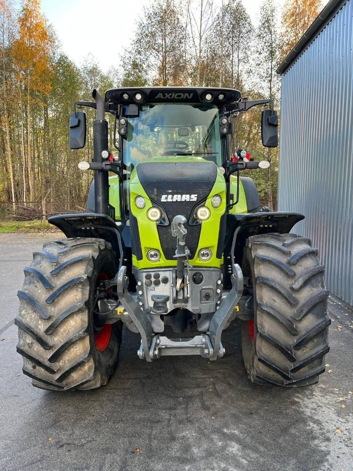 Farm tractor Claas Axion 870