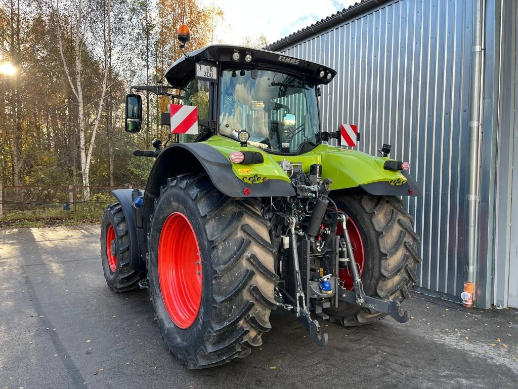 Farm tractor Claas Axion 870