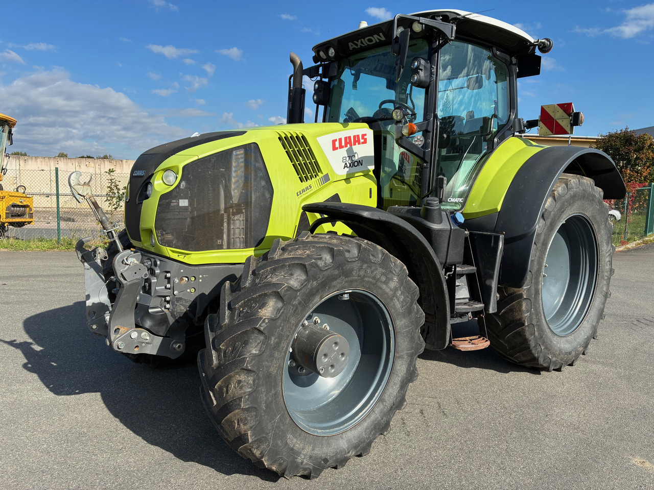 Farm tractor Claas Axion 870