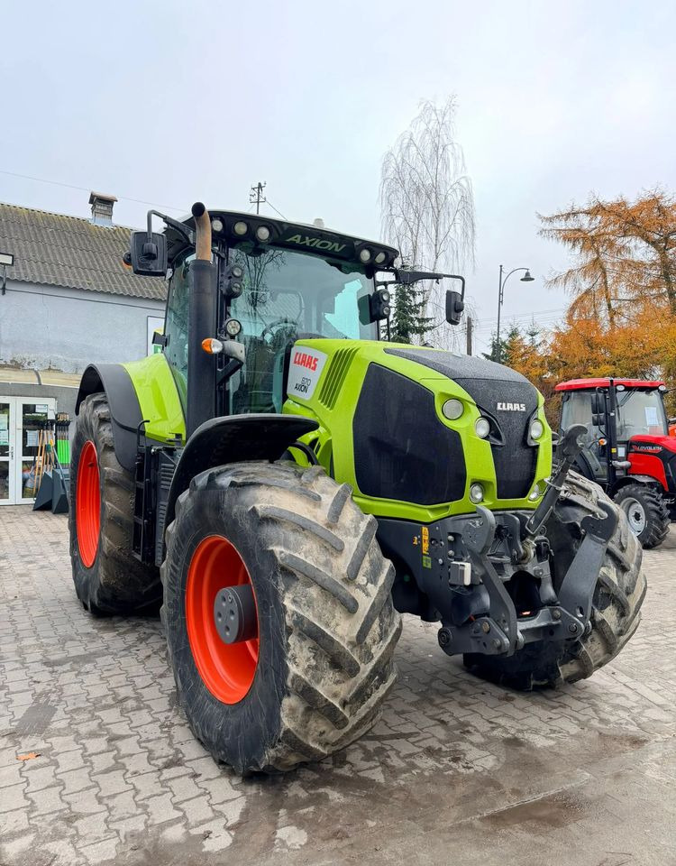 Farm tractor Claas Axion 870