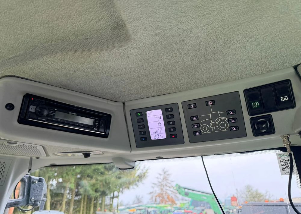 Farm tractor Claas Axion 870