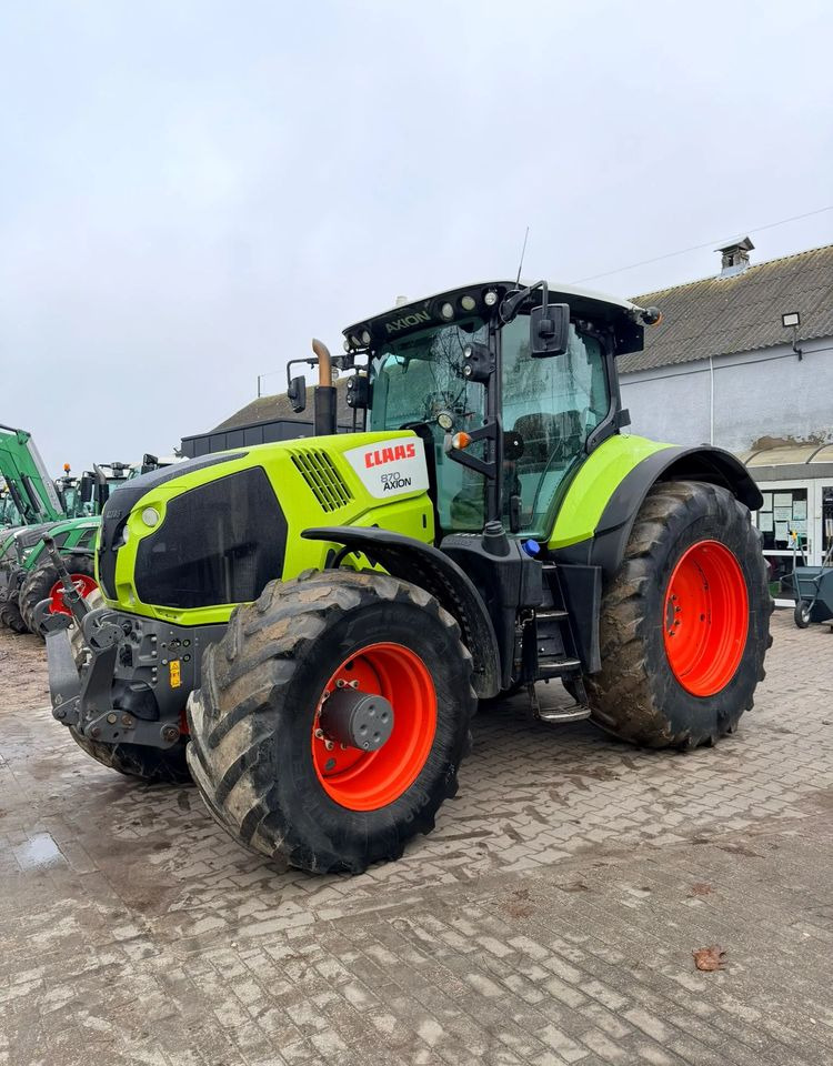 Farm tractor Claas Axion 870