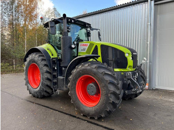 Farm tractor Claas Axion 920 