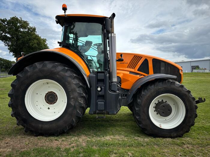 Farm tractor Claas Axion 920