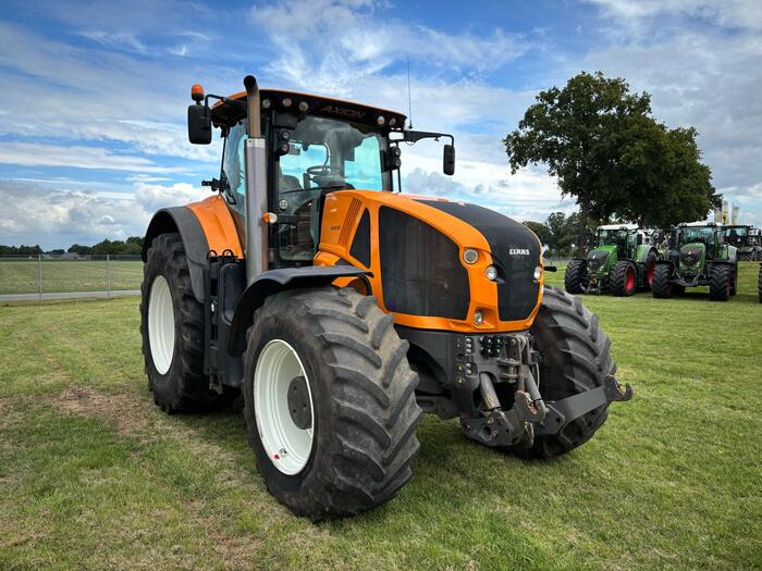 Farm tractor Claas Axion 920