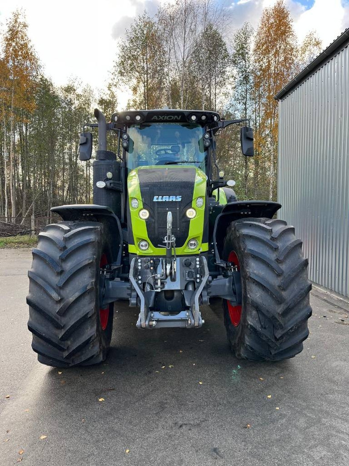 Farm tractor Claas Axion 920