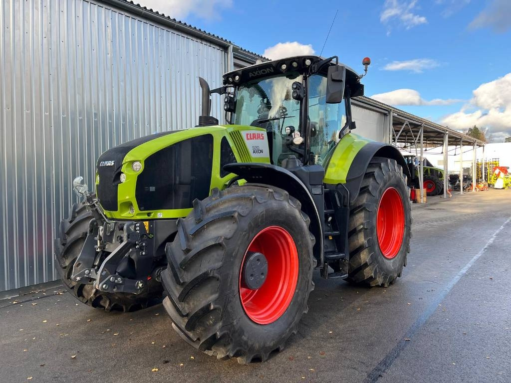 Farm tractor Claas Axion 920