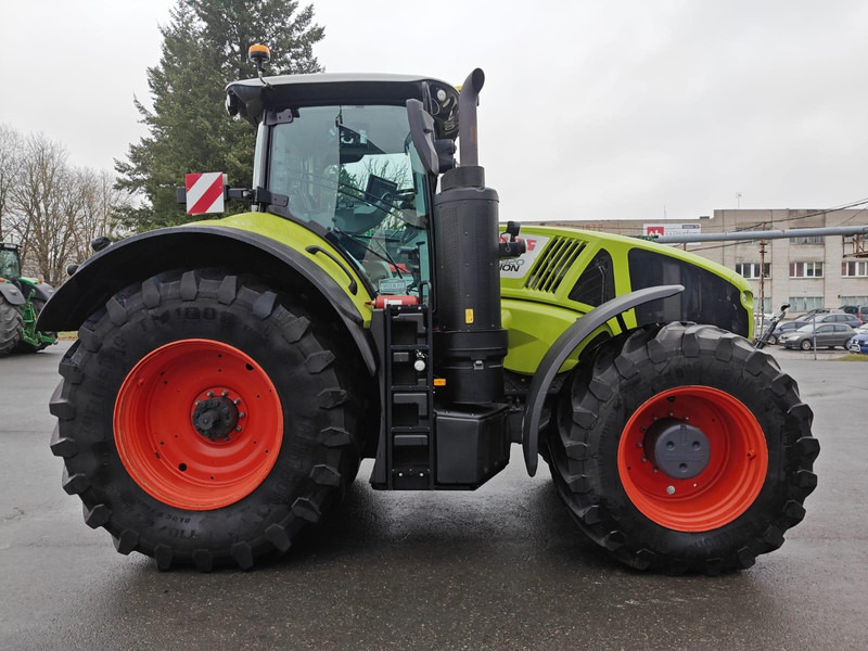 Farm tractor Claas Axion 920 Cmatic GREEN FIT