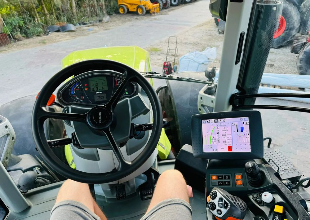 Farm tractor Claas Axion 930 CMATIC CEBIS