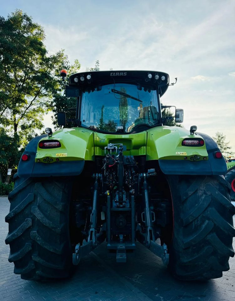 Farm tractor Claas Axion 930 CMATIC CEBIS