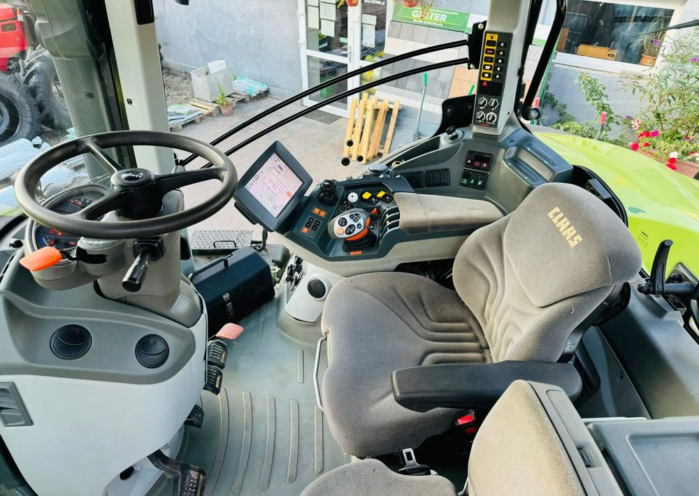 Farm tractor Claas Axion 930 CMATIC CEBIS