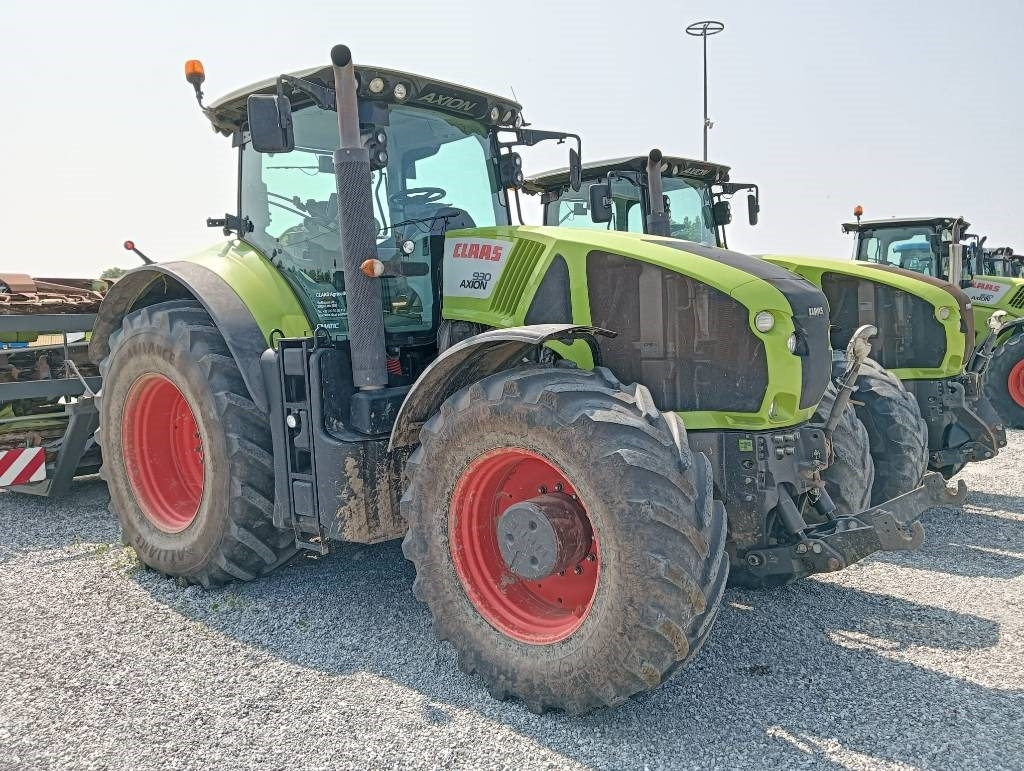 Farm tractor Claas Axion 930 Cmatic