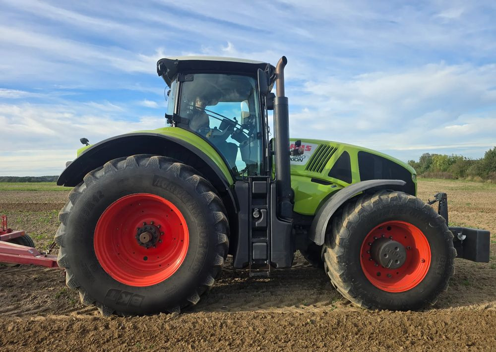 Farm tractor Claas Axion 940 Cmatic