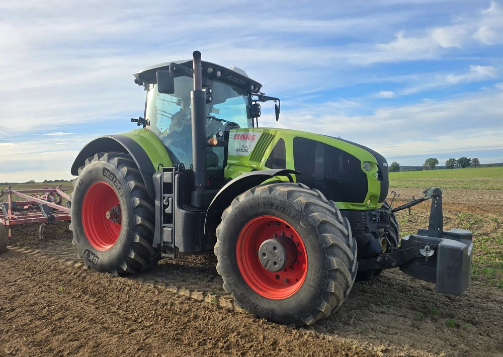 Farm tractor Claas Axion 940 Cmatic