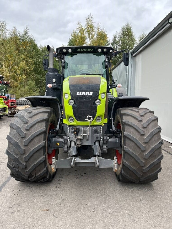 Farm tractor Claas Axion 950