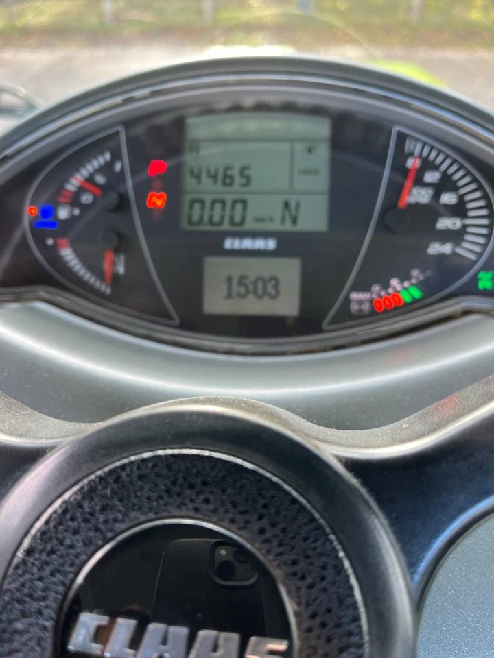 Farm tractor Claas Axion 950