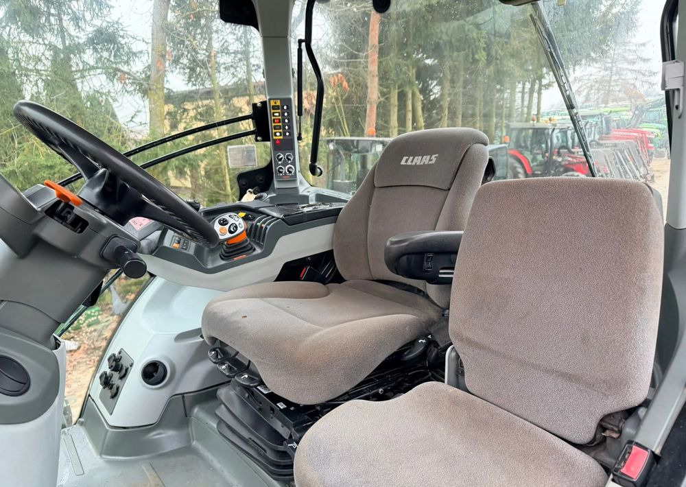 Farm tractor Claas Axion 950