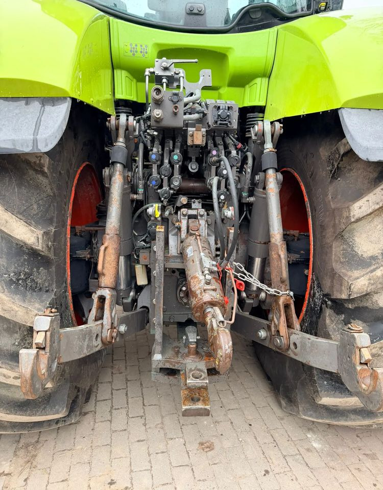 Farm tractor Claas Axion 950