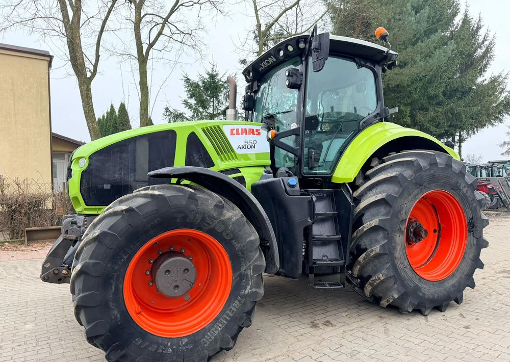 Farm tractor Claas Axion 950