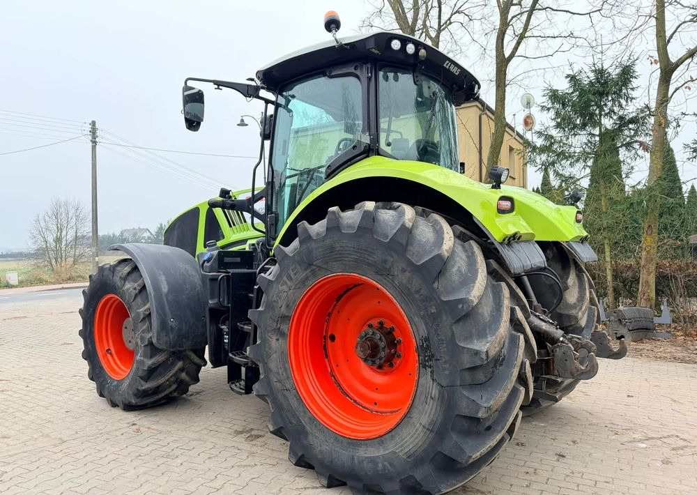 Farm tractor Claas Axion 950