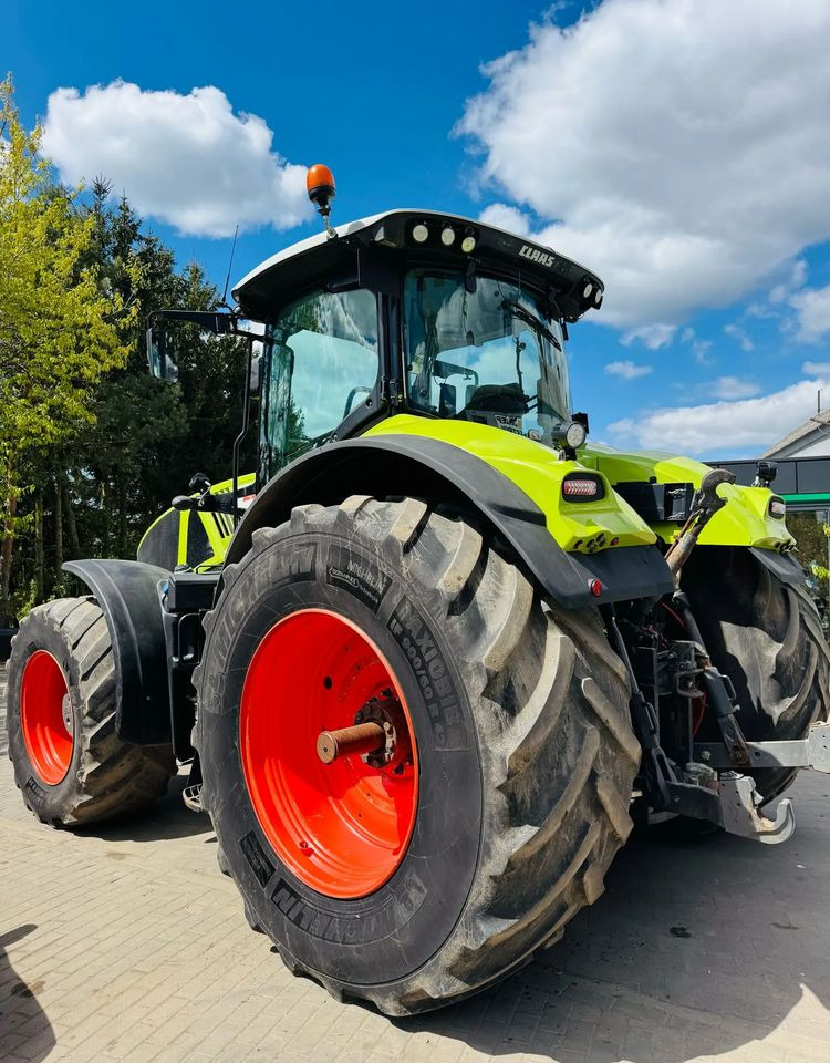 Farm tractor Claas Axion 950 CMATIC