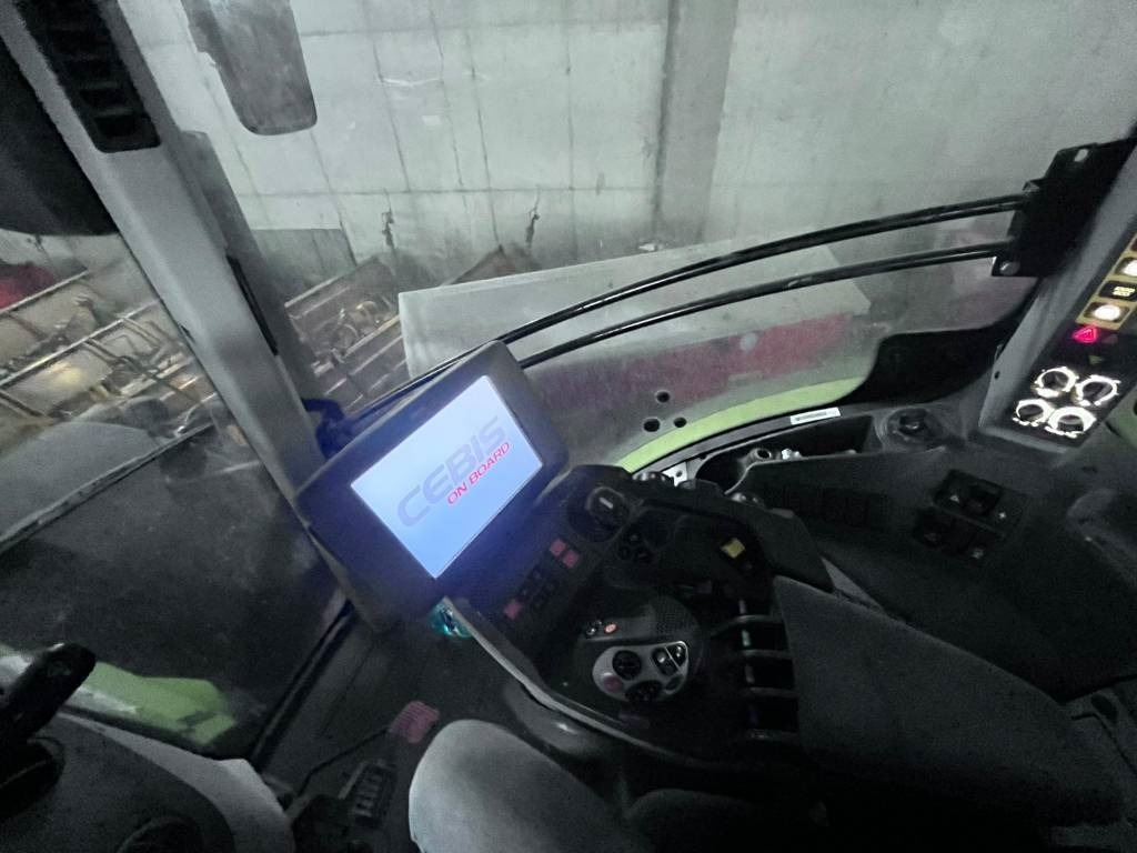 Farm tractor Claas Axion 950 Cmatic