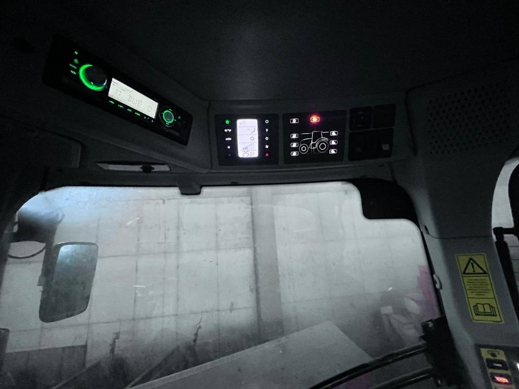 Farm tractor Claas Axion 950 Cmatic