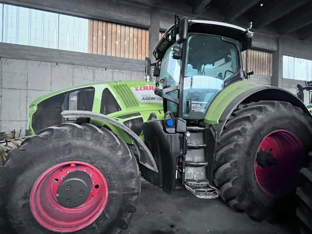 Farm tractor Claas Axion 950 Cmatic