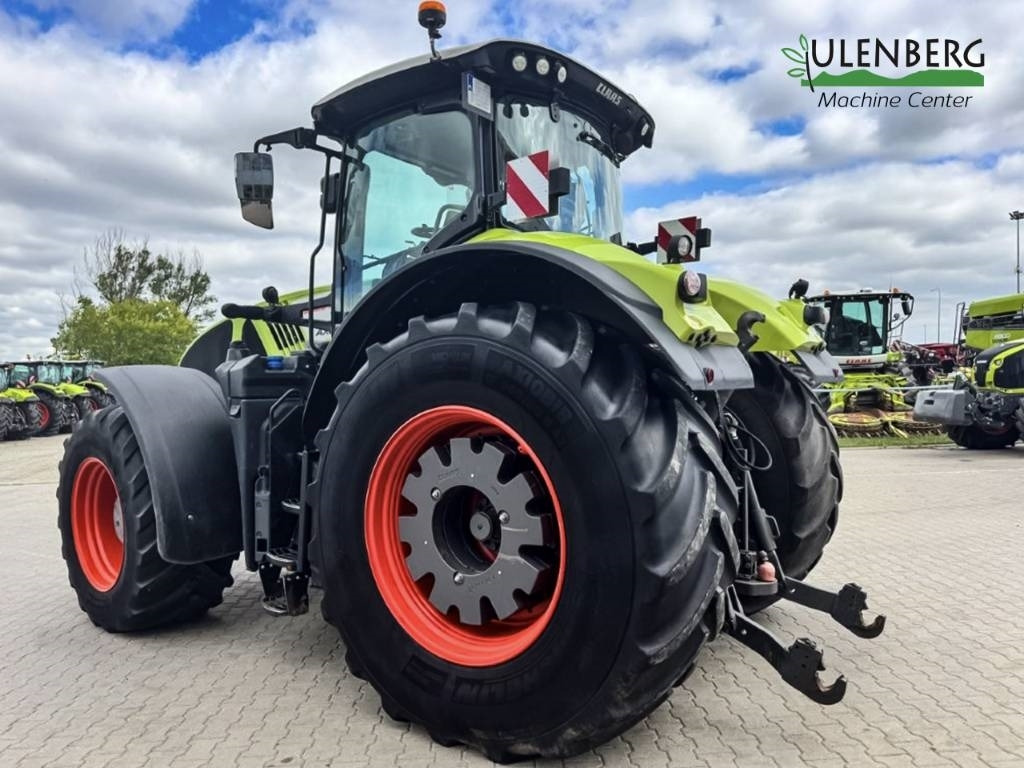 Farm tractor Claas Axion 960