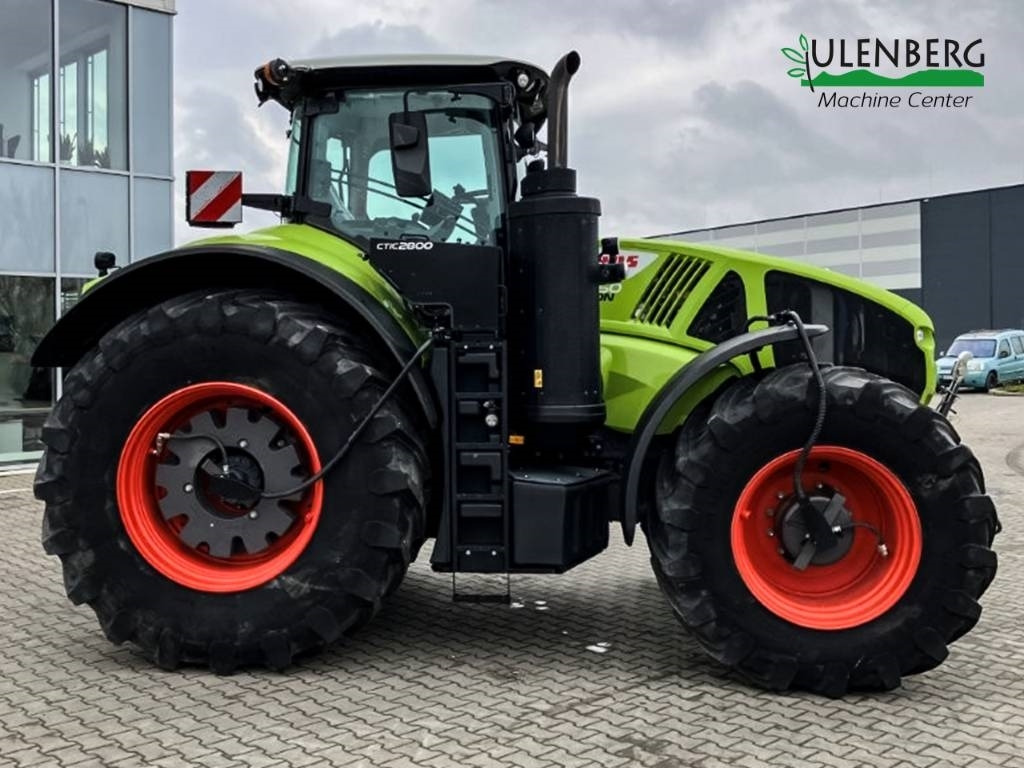 Farm tractor Claas Axion 960