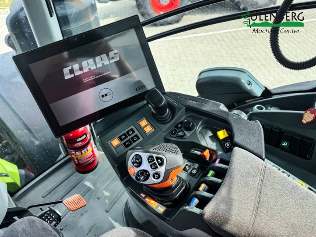 Farm tractor Claas Axion 960