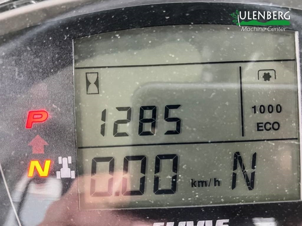 Farm tractor Claas Axion 960